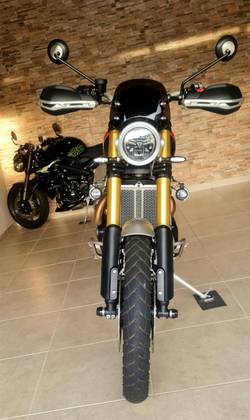 TRIUMPH SCRAMBLER 1200 XE 